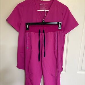 Figs Women's Electric Orchid Scrub Set